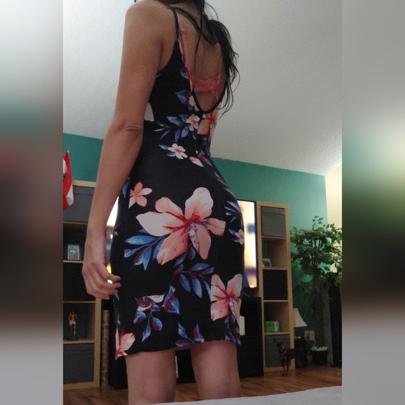 Floral dress with slit - Picture 1 of 4